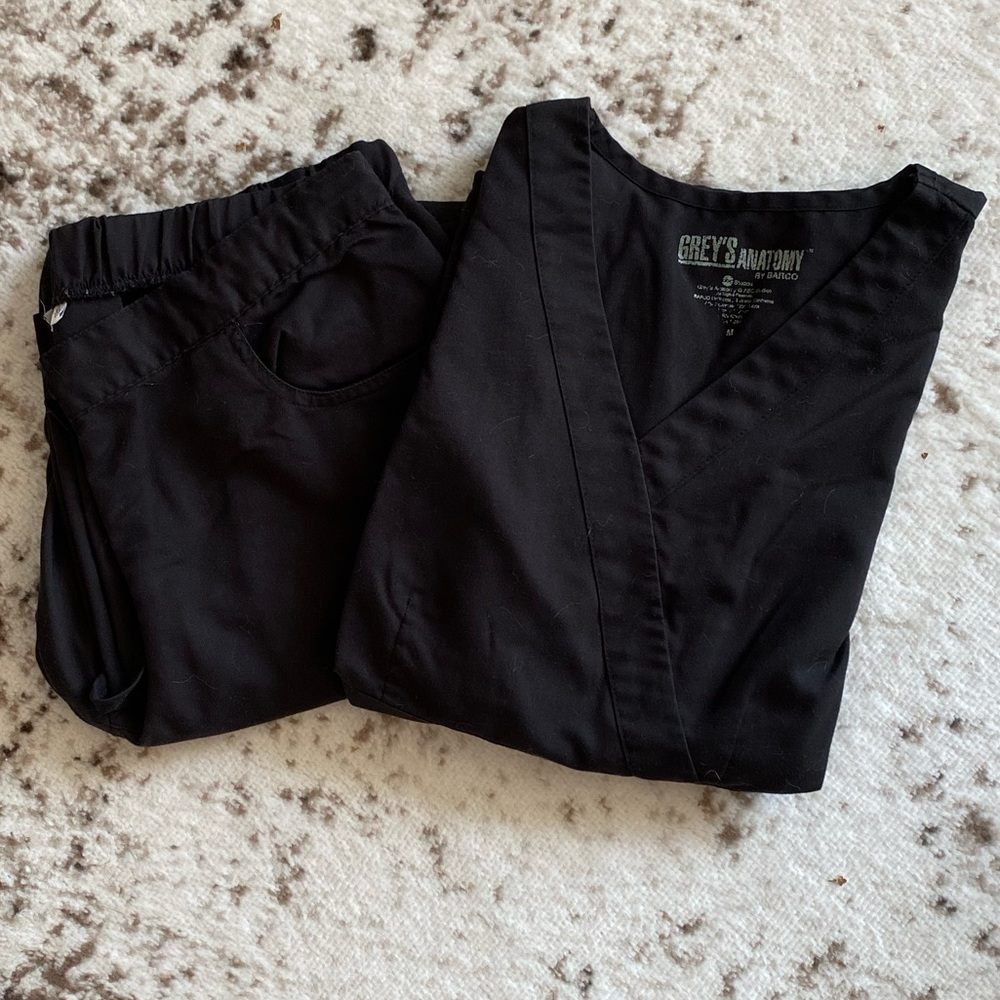 Grey’s Anatomy black scrubs size M!